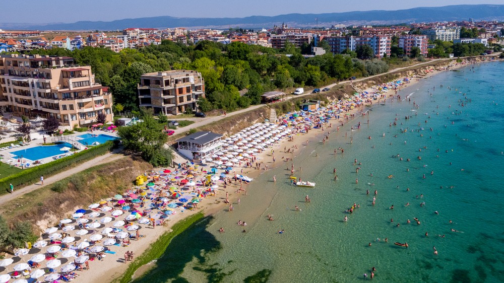Discover the ideal seaside getaway in Bulgaria at South Beach, Ravda. Immerse yourself in the perfect blend of crystal-clear waters, golden sandy beaches, and breathtaking natural beauty.